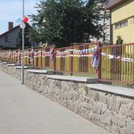 Kovářov už žije čtvrtečním mistrovstvím v cyklistice. Žáci školy vyzdobili ulice