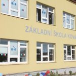 Kovářov už žije čtvrtečním mistrovstvím v cyklistice. Žáci školy vyzdobili ulice