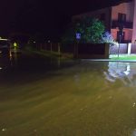 Voda zaplavila v Katovicích desítky domů. Práce hasičů nekončí