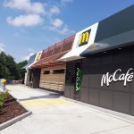 V Jindřichově Hradci se otevřel McDonald’s. Nabízí šedesát pracovních míst a jíst se tu dá i zdravě