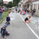 Uličku u autobusového nádraží v Milevsku oživil nultý ročník Kamenáč art festu