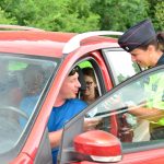 Policejní akce odhalila za volantem ženu bez řidičského průkazu. V autě vezla tři děti a psa