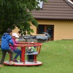 V Hrazánkách děti nadšeně zkoumaly nové hřiště