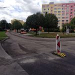 Oprava silnice na hradeckém sídlišti Vajgar jde podle plánu. Našla se i nová parkovací místa