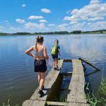 VÝLETY: Vlakem na pěší výlet kolem rybníku a k soše Jana Žižky