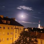 Superměsíc rozzářil noční oblohu i ve městech