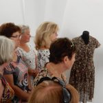 V Galerii 140 vystavují kabelky z různých období. Na komentované prohlídce poodhalila sběratelka jejich příběhy