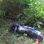 AKTUALIZOVÁNO: U Vrcovic zemřel nezletilý motorkář po nárazu do stromu