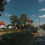Bouřka zlomila mohutný strom na Pražské