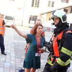 VIDEO: Hasiči při cvičení spouštěli z Rumpálu zraněnou a vynášeli lidi z muzea