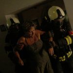VIDEO: Hasiči při cvičení spouštěli z Rumpálu zraněnou a vynášeli lidi z muzea