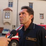 VIDEO: Hasiči při cvičení spouštěli z Rumpálu zraněnou a vynášeli lidi z muzea