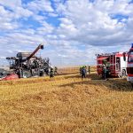 U Hostkovic hořel kombajn a pšenice. Škoda je 9,3 milionů korun