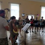 Osmdesát trubačů se zdokonaluje ve hře na letním kurzu v Chlumu u Třeboně