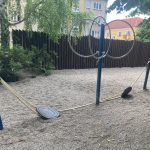Na chátrajícím hřišti na Husově náměstí by děti mohly přijít k úrazu