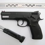 Policisté už mají muže, který v sobotu střílel na vlak ve Volarech
