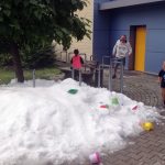 Stovky dětí si v hradeckém bazénu užívaly vánoční radovánky