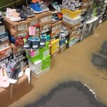 Prodejna U Emilky v Milevsku může prodávat boty pro školáky díky pomoci hasičů, rodiny a solidaritě ostatních obchodníků