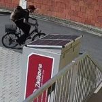 Zloděj ujel na kradeném kole. Policisté ale mají jeho fotografie