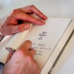 Rodinná historie je příležitost k pochopení vlastní totožnosti, říká autor románu Paví hody Jan Štifter