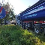 Řidiči kamionů porušují zákaz zastavení, aby si nakoupili v supermarketu