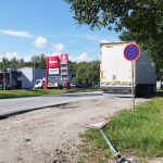 Řidiči kamionů porušují zákaz zastavení, aby si nakoupili v supermarketu