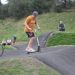 V Milevsku otevřeli pumptrackovou dráhu exhibicí známých bikerů