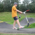 V Milevsku otevřeli pumptrackovou dráhu exhibicí známých bikerů