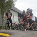 V Milevsku otevřeli pumptrackovou dráhu exhibicí známých bikerů