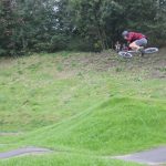 V Milevsku otevřeli pumptrackovou dráhu exhibicí známých bikerů