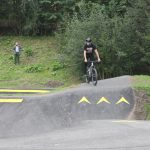 V Milevsku otevřeli pumptrackovou dráhu exhibicí známých bikerů