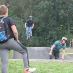 V Milevsku otevřeli pumptrackovou dráhu exhibicí známých bikerů