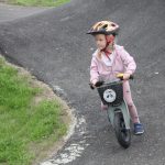 V Milevsku otevřeli pumptrackovou dráhu exhibicí známých bikerů