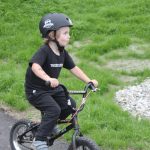 V Milevsku otevřeli pumptrackovou dráhu exhibicí známých bikerů