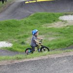 V Milevsku otevřeli pumptrackovou dráhu exhibicí známých bikerů