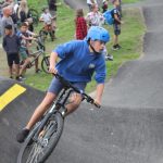 V Milevsku otevřeli pumptrackovou dráhu exhibicí známých bikerů
