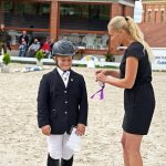 Pony hrátky v hřebčinci přerušil nepříjemný pád dítěte. Naštěstí vše dobře dopadlo