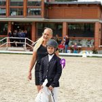 Pony hrátky v hřebčinci přerušil nepříjemný pád dítěte. Naštěstí vše dobře dopadlo