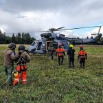 Letečtí záchranáři trénovali v Novém Vrátě záchranu lidí z komína