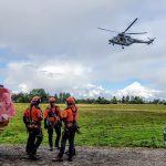 Letečtí záchranáři trénovali v Novém Vrátě záchranu lidí z komína