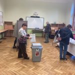 Volební místnosti se otevřely. Lidé rozhodují o budoucnosti svých měst a obcí