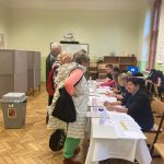 Volební místnosti se otevřely. Lidé rozhodují o budoucnosti svých měst a obcí