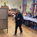 Volební místnosti se otevřely. Lidé rozhodují o budoucnosti svých měst a obcí