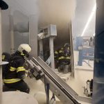 V táborské firmě hořel drtič plastu. Hasiči evakuovali sedm lidí