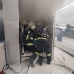 V táborské firmě hořel drtič plastu. Hasiči evakuovali sedm lidí