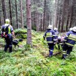 Hasiči s kynology hledali při cvičení v lese pět zraněných