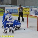 VIDEO: Kohouti otočili dvoubrankové manko a potěšili diváky další vítěznou lodičkou