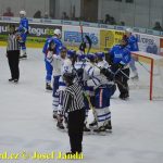 VIDEO: Kohouti otočili dvoubrankové manko a potěšili diváky další vítěznou lodičkou