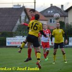 Dražice třetí výhru v řadě nedotáhly. Semice srovnaly v závěru z penalty