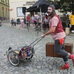 Papuče připomínají, že většina lidí chce umřít doma. V Písku se konal další Papučový den